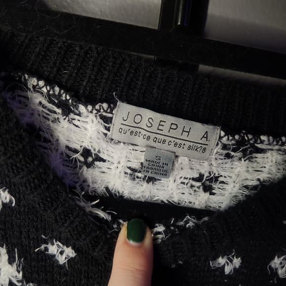 Reindeer Christmas Sweater - Picture 2 of 5